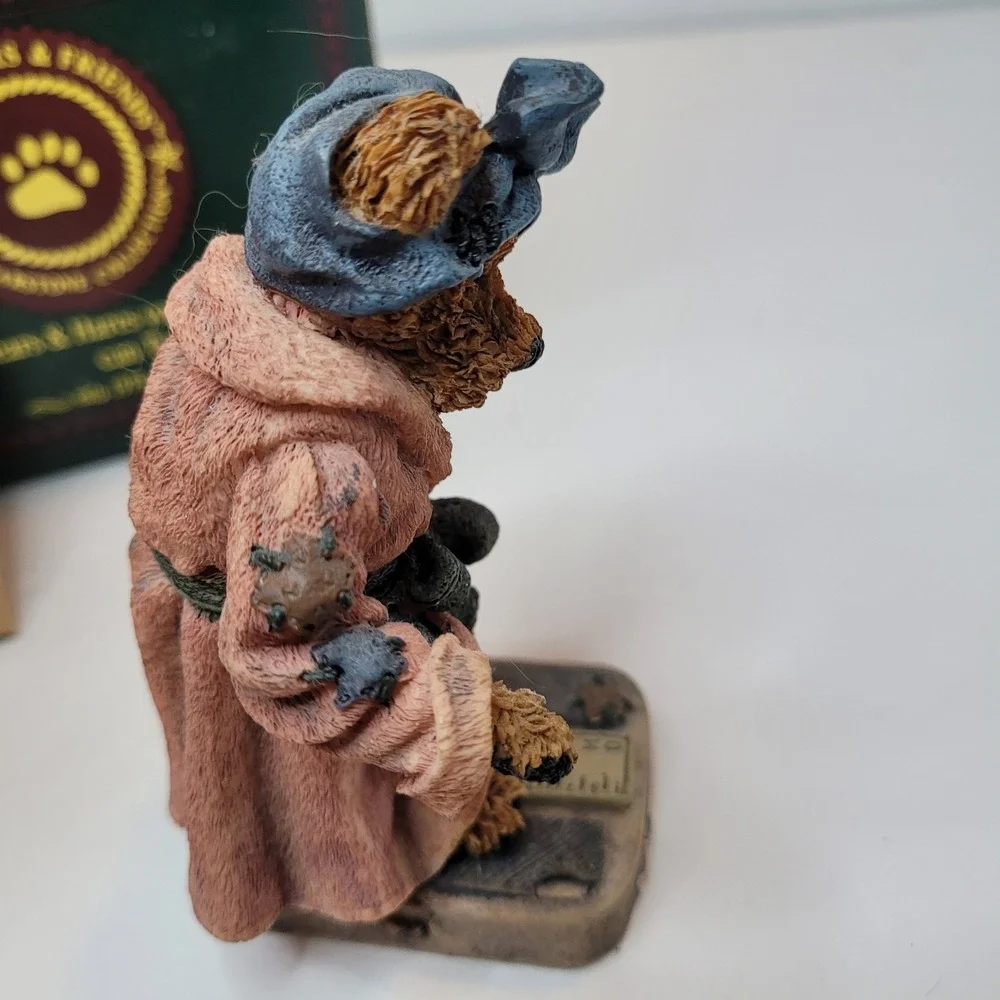 Vintage 1993 Boyds Bear, Ms Griz...Saturday Night
